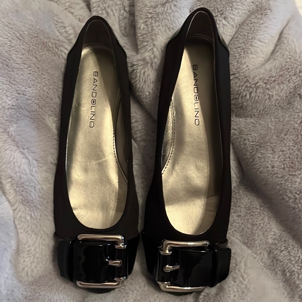 Women’s black Bandolino flats